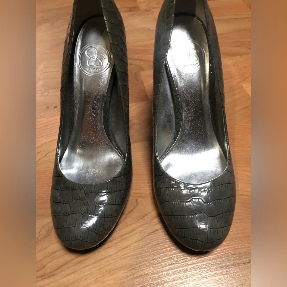 Jessica Simpson Round Toe Pump - Picture 1 of 10